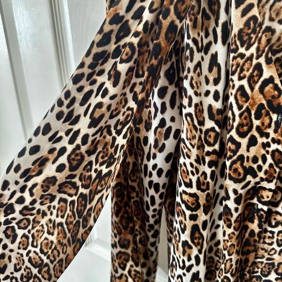 White House Black Market leopard print tie front blouse - Picture 10 of 15
